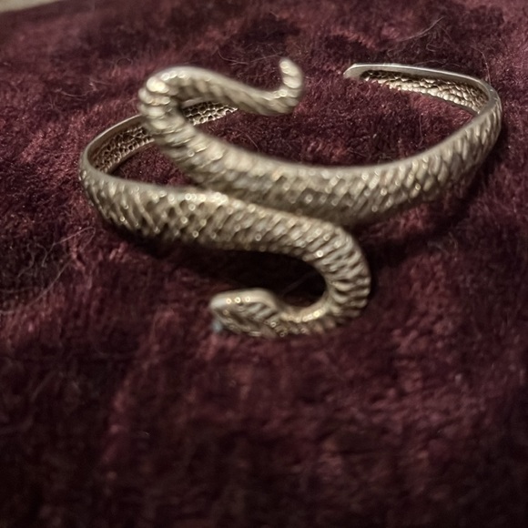 Sterling Silver Snake Cuff Bracelet. - Picture 4 of 4